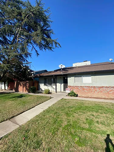 629 W Ashlan Ave #101 Photo 1