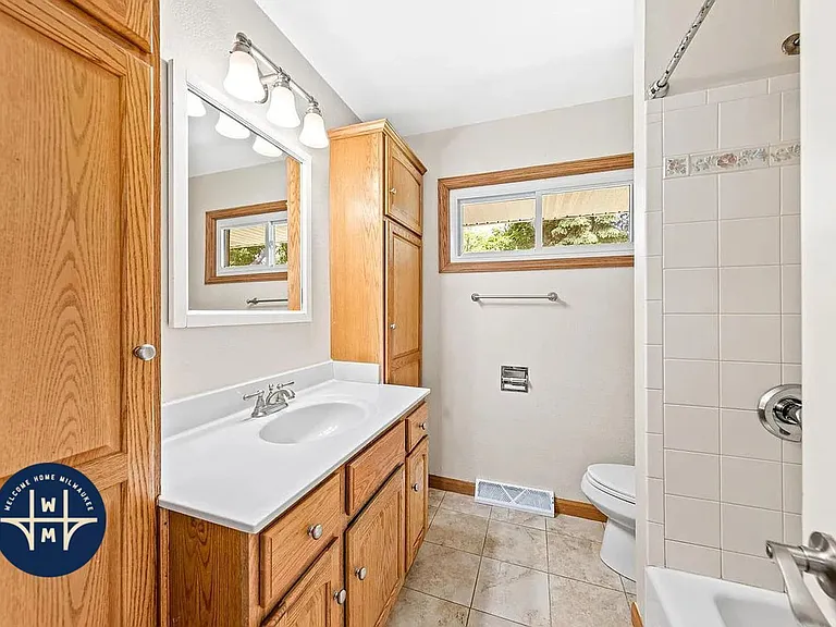 12400 Elmhurst Pkwy — Photo 16