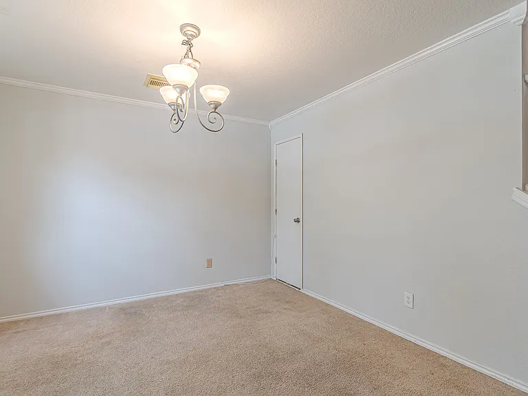 164 Springtree Holw — Photo 8