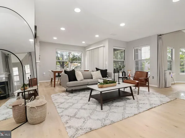 5628 Willoughby Newton Dr Unit 15, Centreville, VA 20120