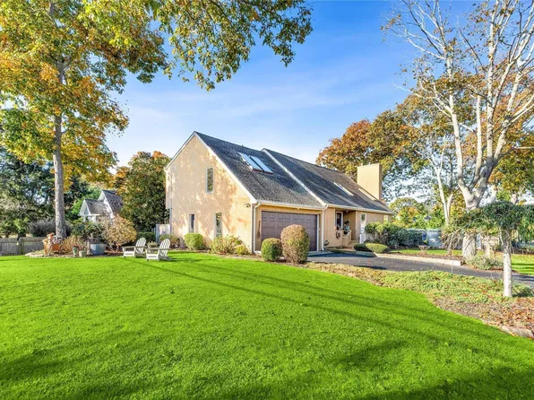 44 Red Bridge Road, Center Moriches, NY 11934