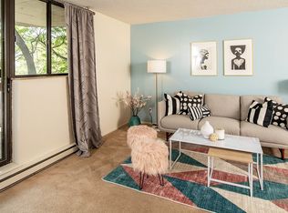 1500 Walkley Rd #814, Ottawa, ON K1V 0H8