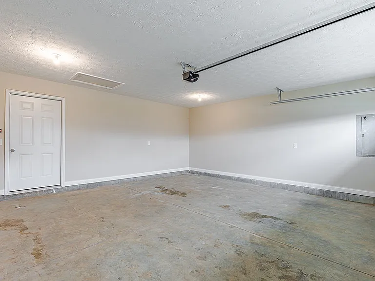 305 Breckinridge Cir — Photo 16