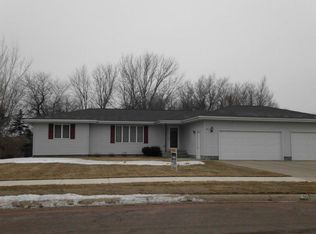 1521 Pebble Beach Rd, Mitchell, SD 57301