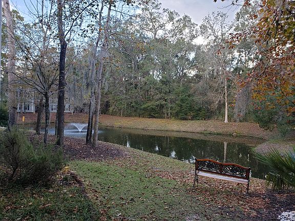 Lovely outdoor areas behind unit