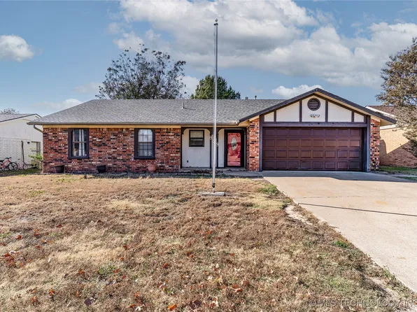 809 S Holmes Ave, Cushing, OK 74023