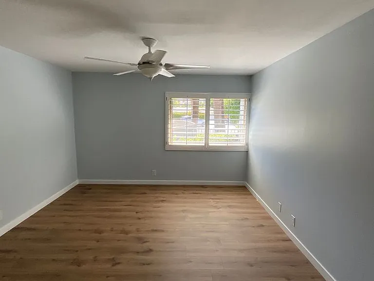 1702 Capri Cir — Photo 23
