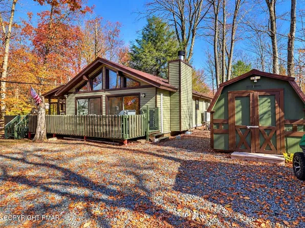 409 Maxatawny Dr, Pocono Lake, PA 18347