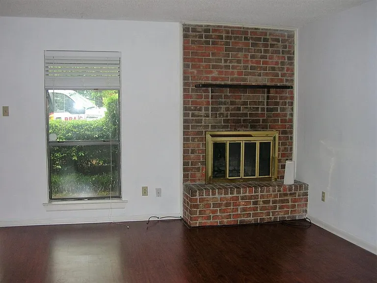 3808 W 6th St — Photo 2