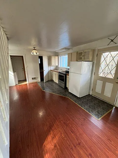 Cute home in Lincoln City — Photo 2