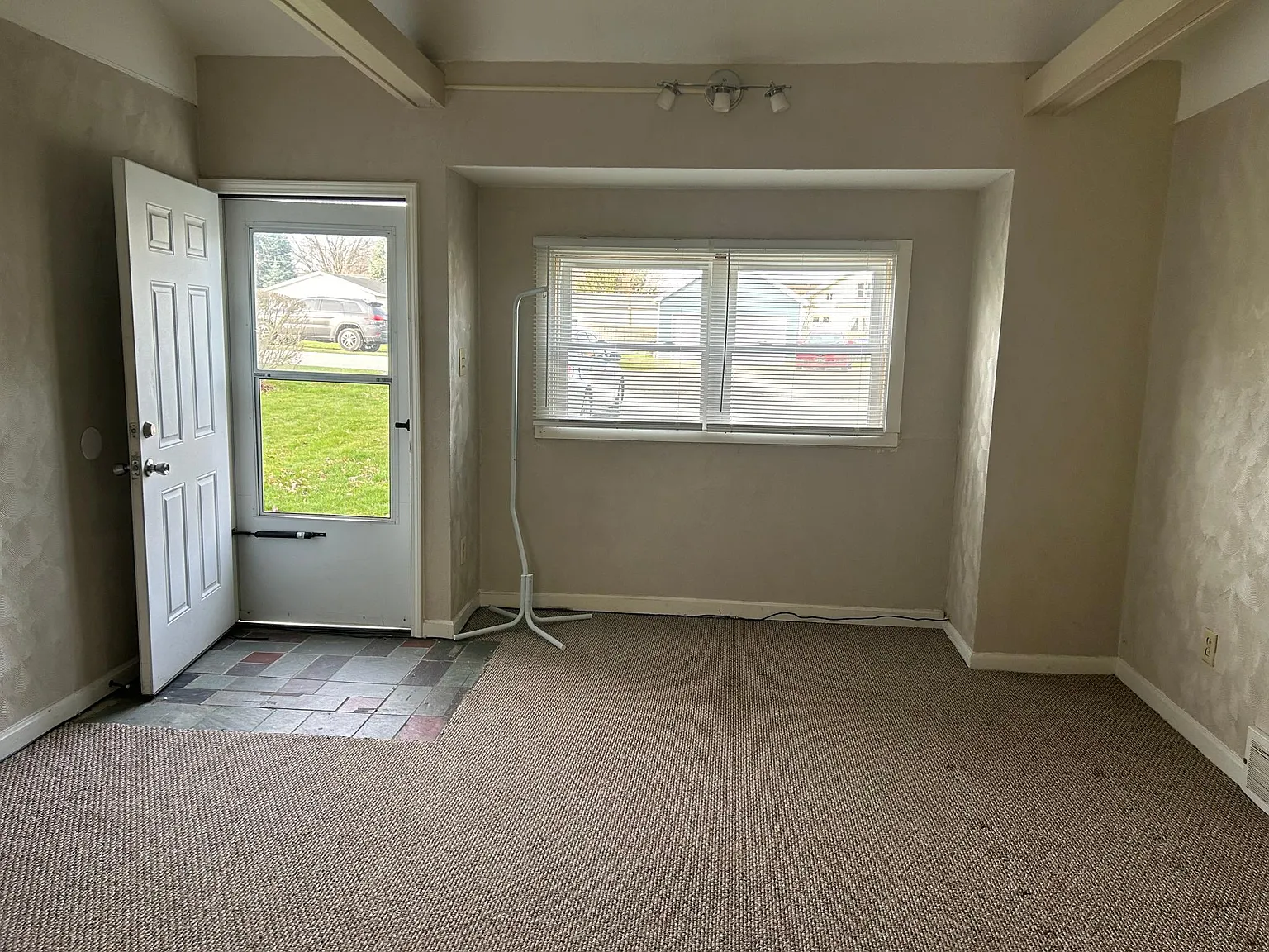 2 bed, 675 sqft, $830 — Photo 2