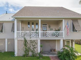 840 Camellia Dr, Bay Saint Louis, MS 39520