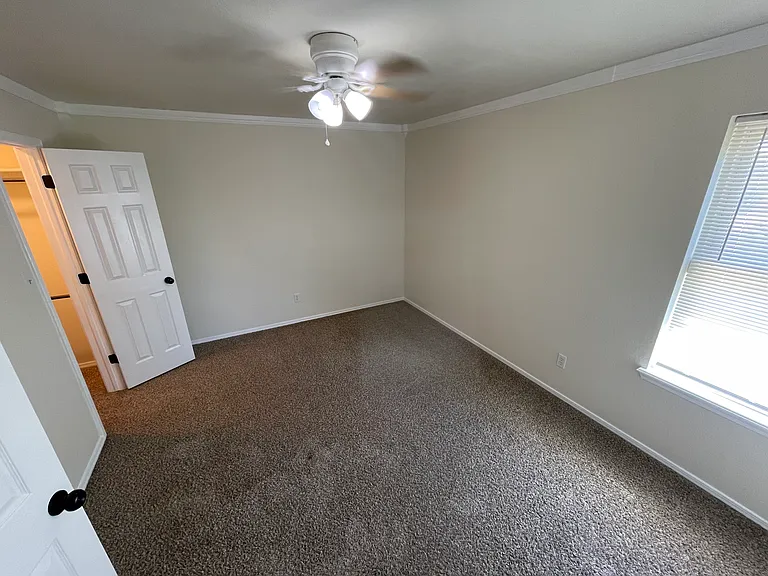 813 E Indianapolis St — Photo 25