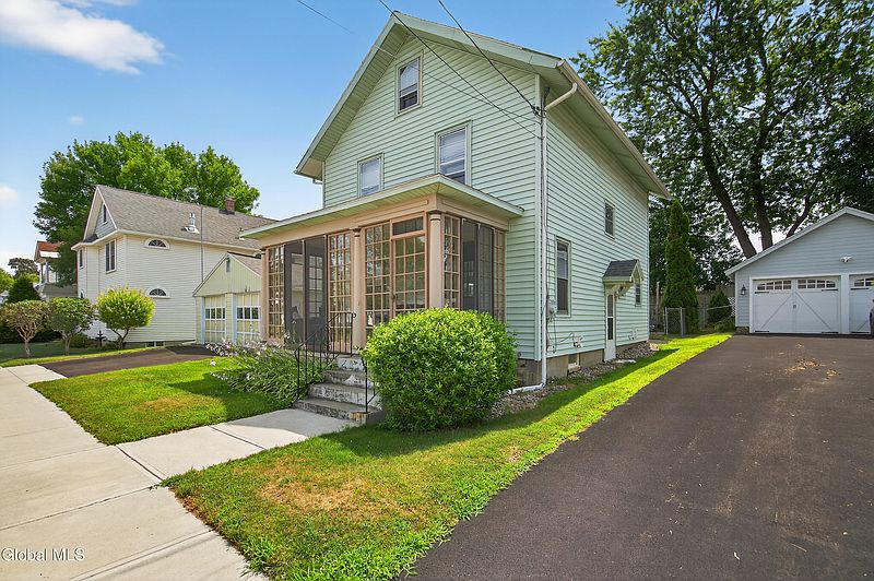 3rd image of 223 3rd Street