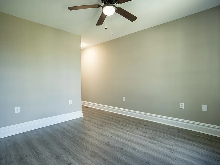 1306 W Clay St — Photo 24