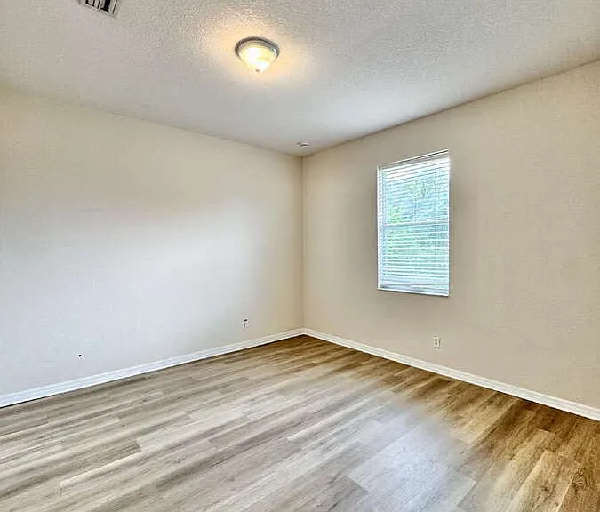 530 Kilgour Ave S — Photo 34