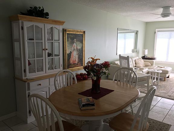 diningroom, livingroom combo