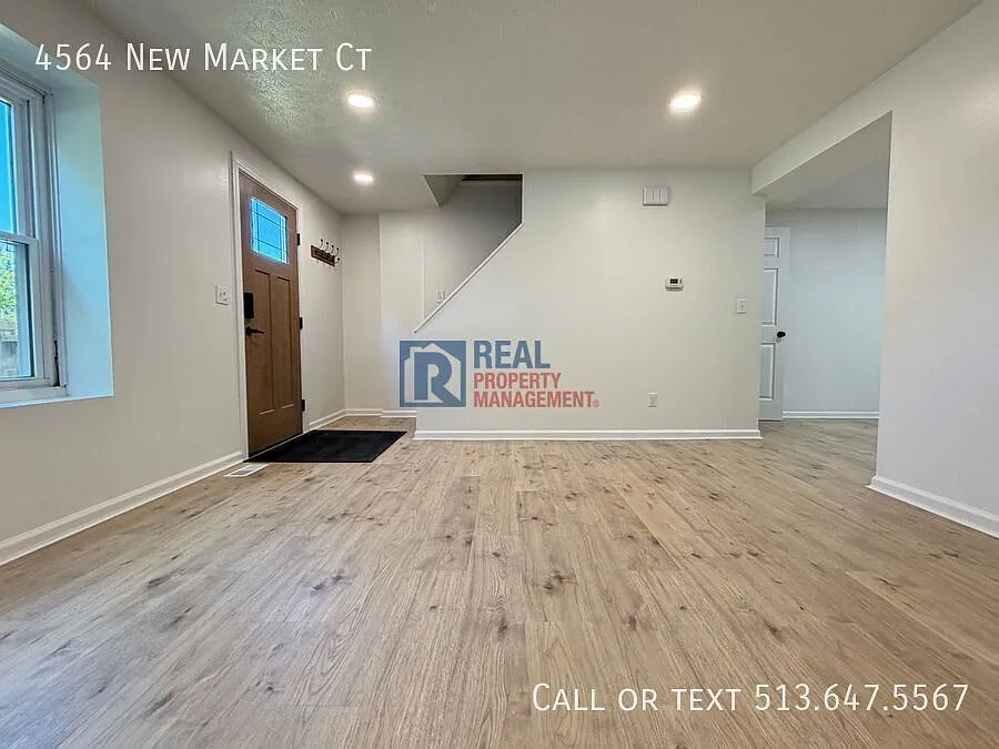 Modern 4BR Townhome — Photo 2