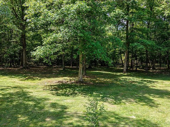 4th image of 884 Berkshire Ct