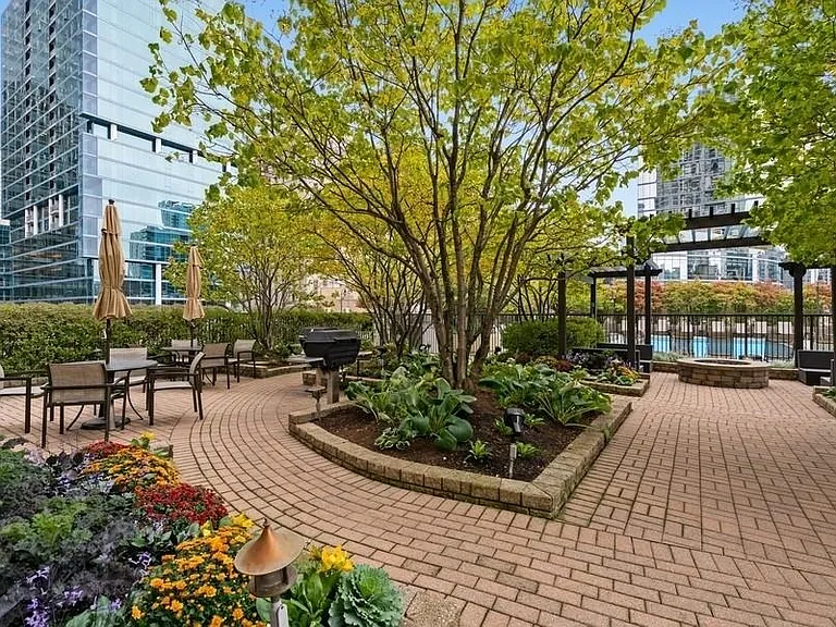 400 N La Salle Dr #1303 — Photo 17