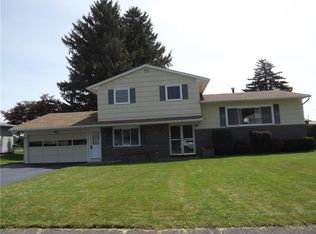 140 Auramar Dr, Rochester, NY 14609