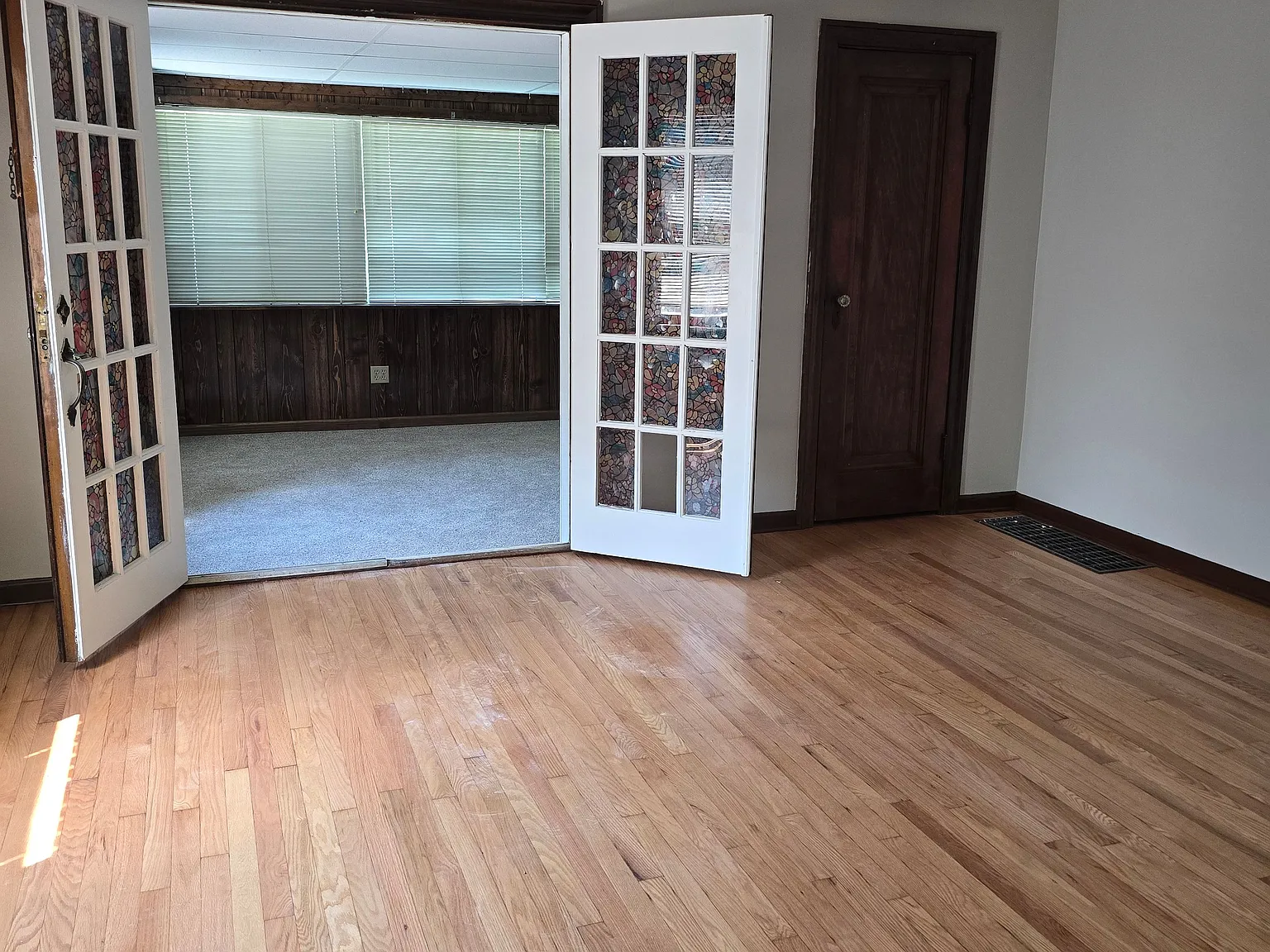 2 bed, 1.5 bath, 1225 sqft, $1,299 — Photo 2