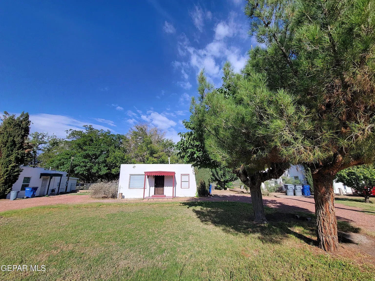 2 bed, 1.0 bath, 920 sqft, $950 — Photo 2