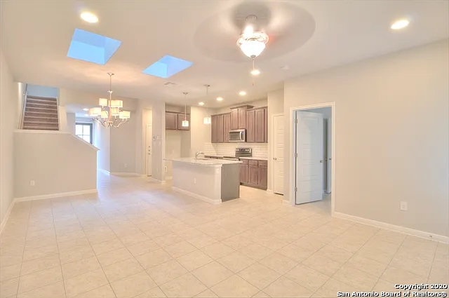 3 bed, 2.5 bath, 1770 sqft, $2,050 — Photo 3