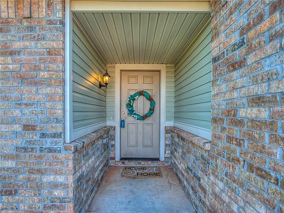 3rd image of 2532 Canyon Creek Dr