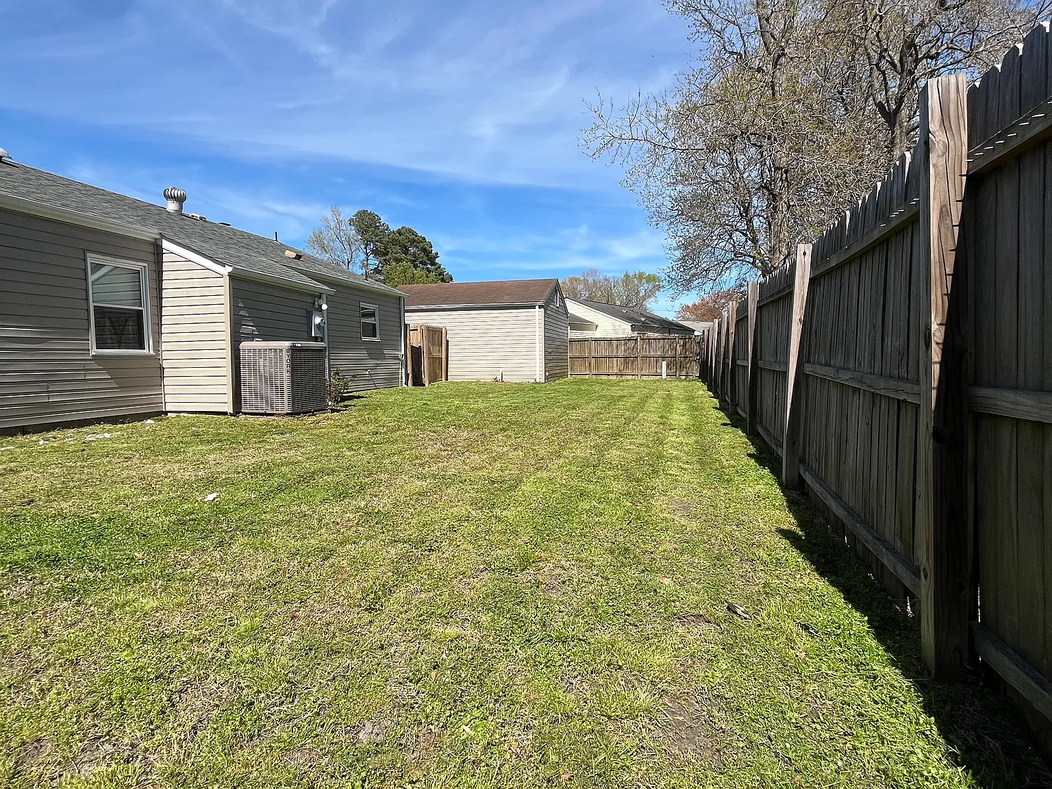 4 bed, 1400 sqft, $2,400 — Photo 2