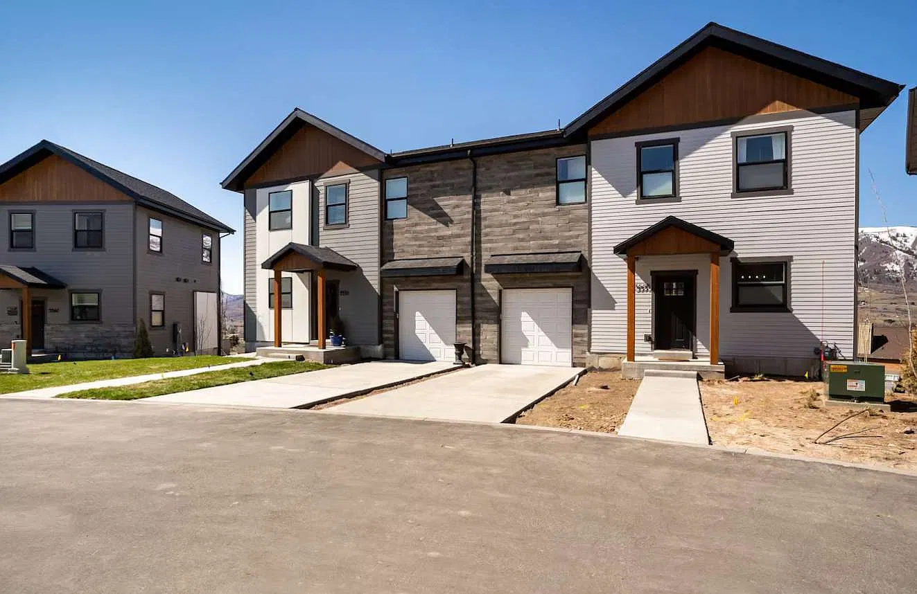 3 bed, 1288 sqft, $3,800 — Photo 1