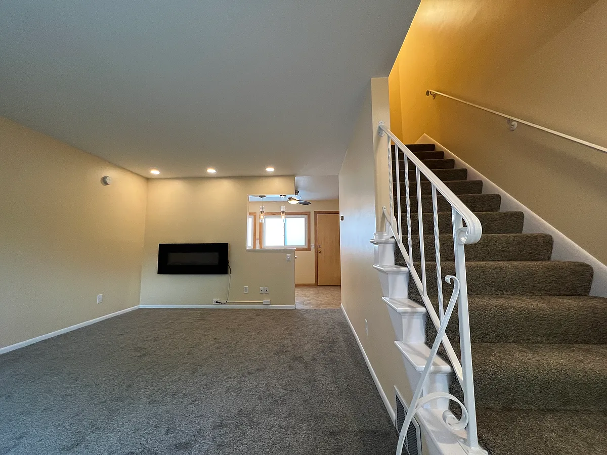 Building Photo - 3121 Fremont Ave S #5