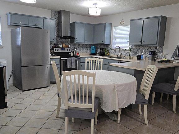 3rd image of 152 Dawn Cir