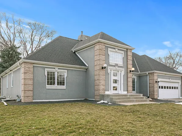 590 Driftwood Rd, New Brighton, MN 55112