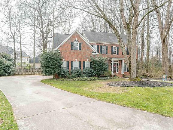 3rd image of 10 Golden Oak Ct