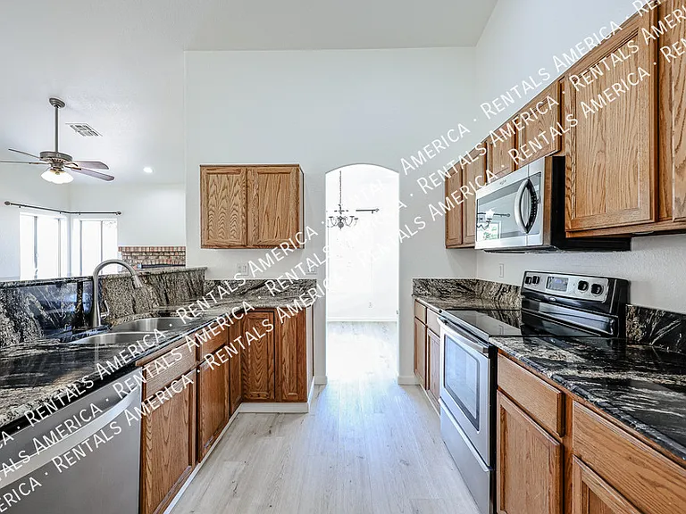 764 E Sheffield Ave — Photo 13