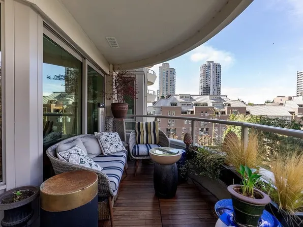 1020 Harwood St #403, Vancouver, BC V6E 4R1