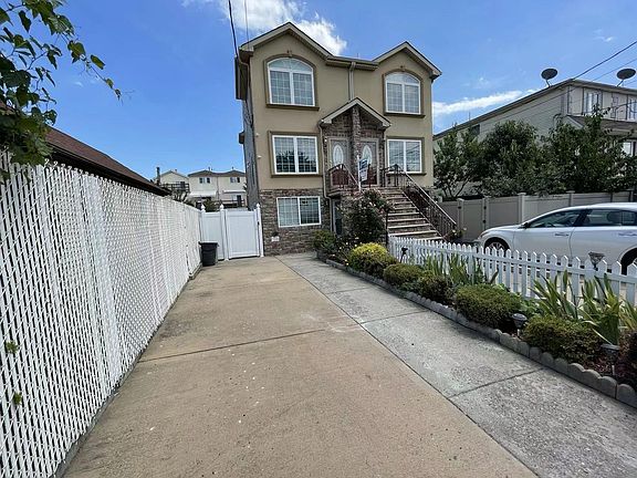 2nd image of 982 Olympia Blvd #2