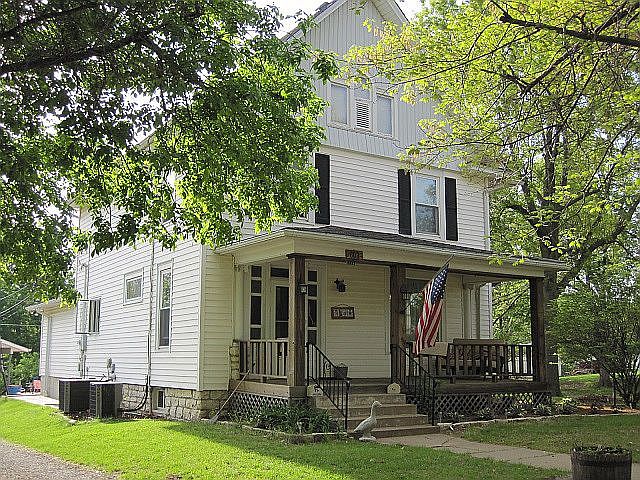 1st image of 802 Iowa Ave