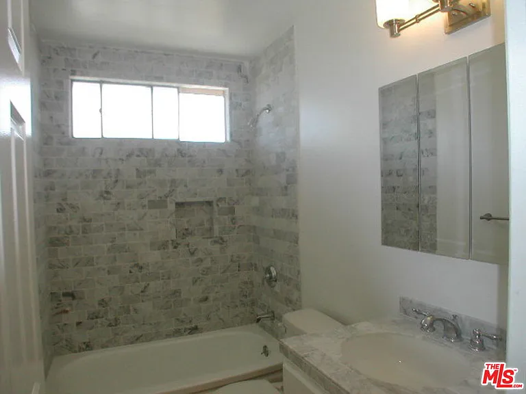 1326 S Ridgeley Dr #6 — Photo 14