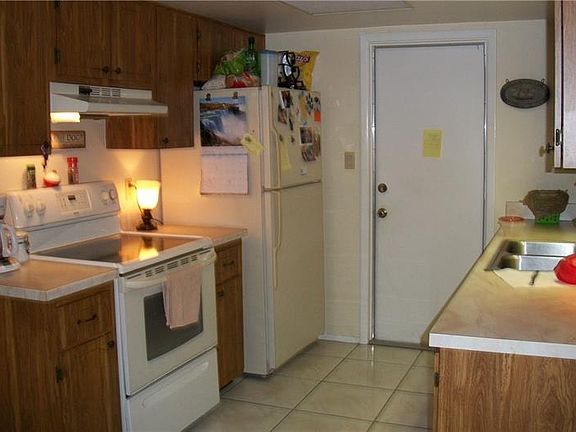 5th image of 2839 Narcissus Dr