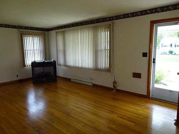 3rd image of 4930 Fairfield Ave