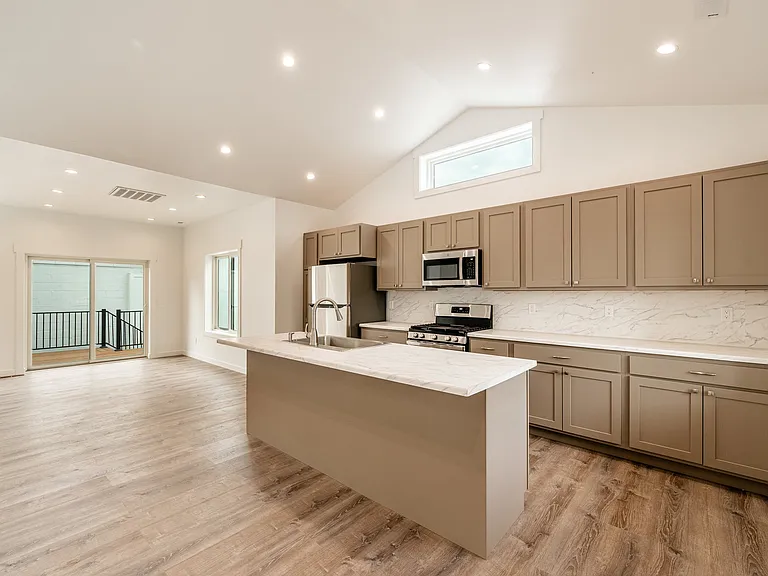 519 N Gould St — Photo 5