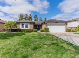 13841 Deepwood Ct, Sterling Heights, MI