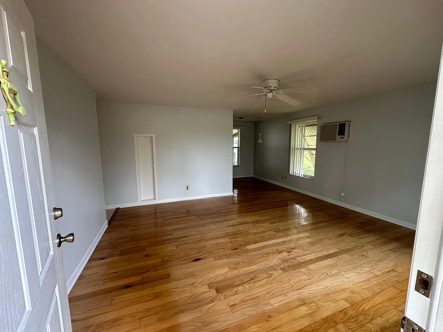 3 bed, 872 sqft, $1,900 — Photo 4