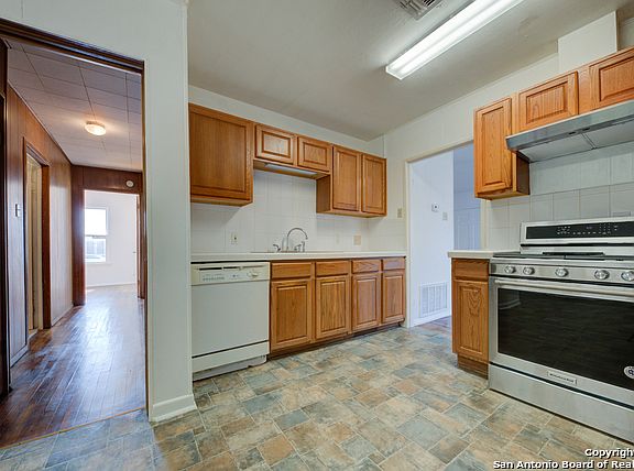 5th image of 1307 W Lullwood Ave