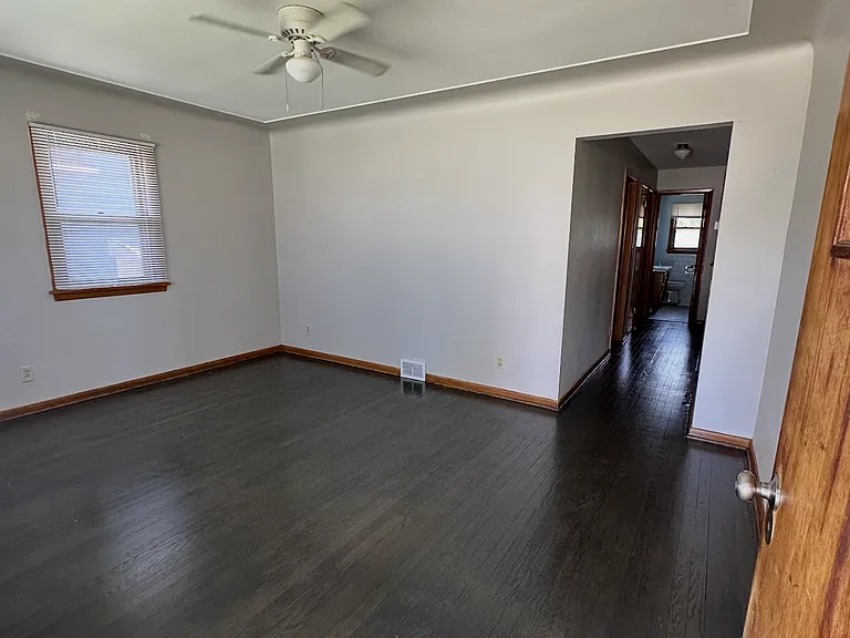 951 E Florida Ave — Photo 4