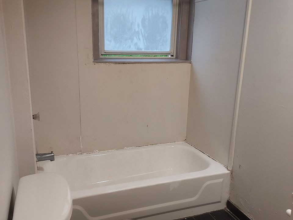 1st image of 2600 Hampshire Rd #7