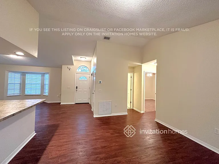 1771 Meredith Ave — Photo 2