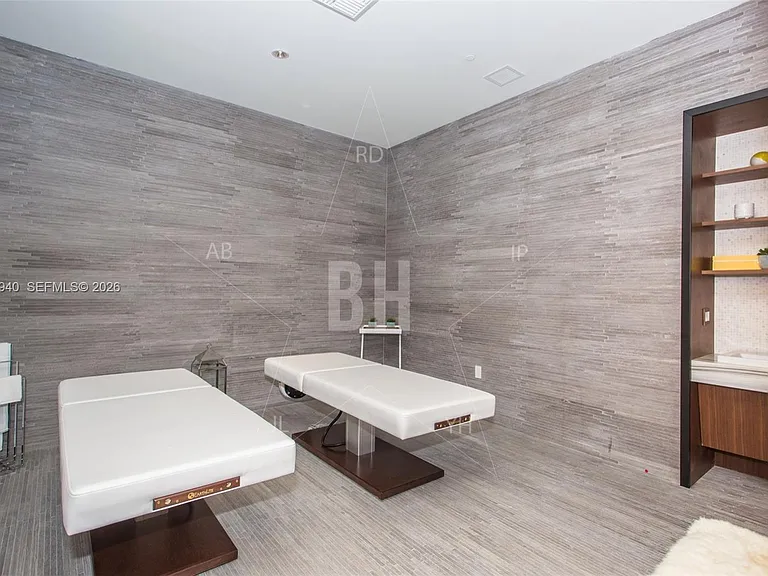 45 SW 9th St #1603 — Photo 25